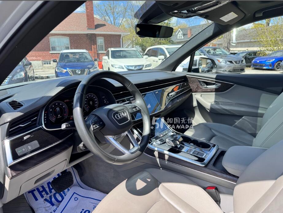 2020 Audi Q7 view 6