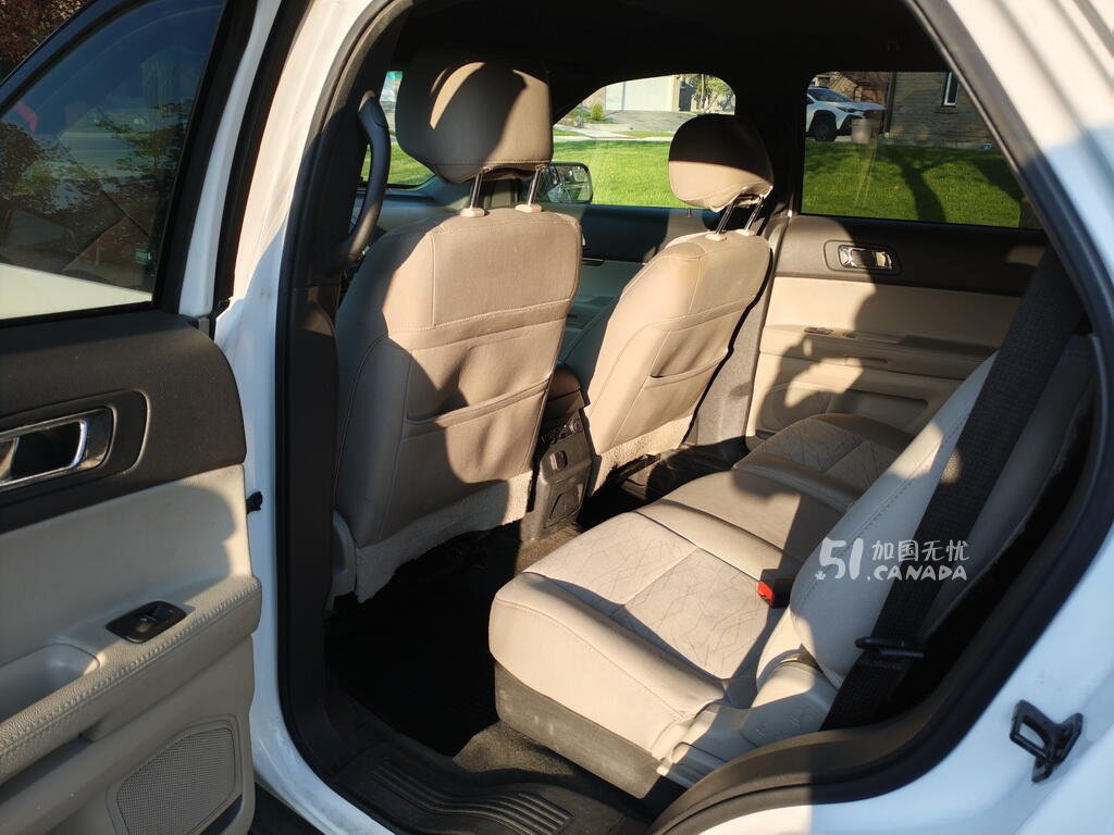 2013 Ford Explorer view 3
