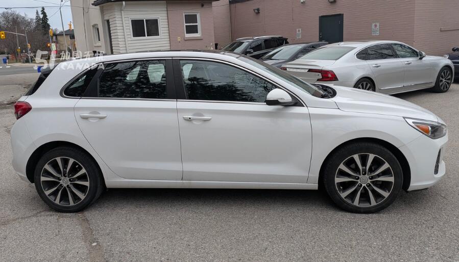 2018 Hyundai Elantra view 9