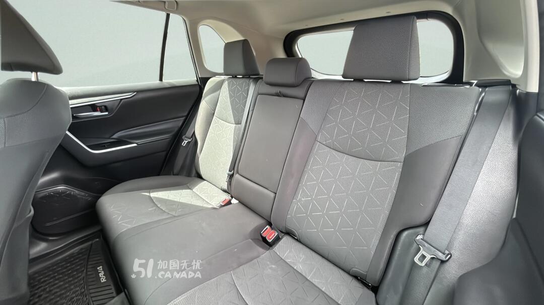 2024 Toyota RAV 4 view 7