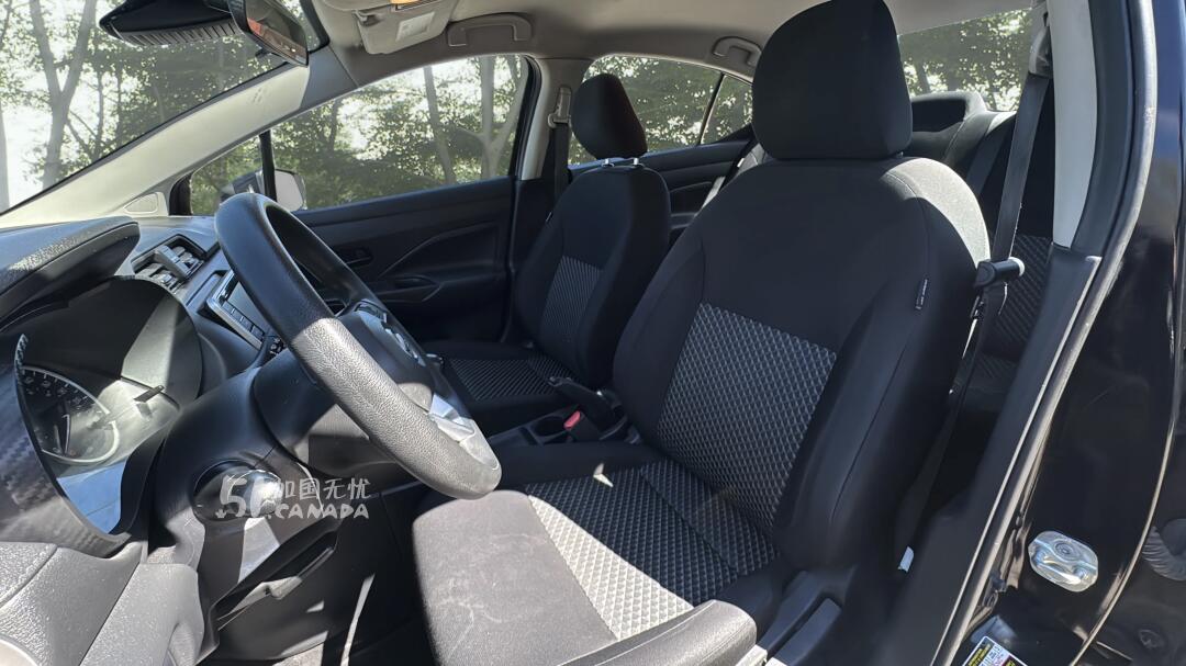 2021 Nissan Versa view 5