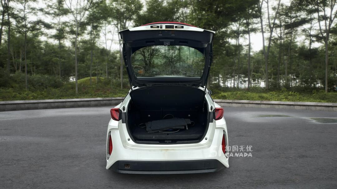 2018 Toyota Prius Prime view 9