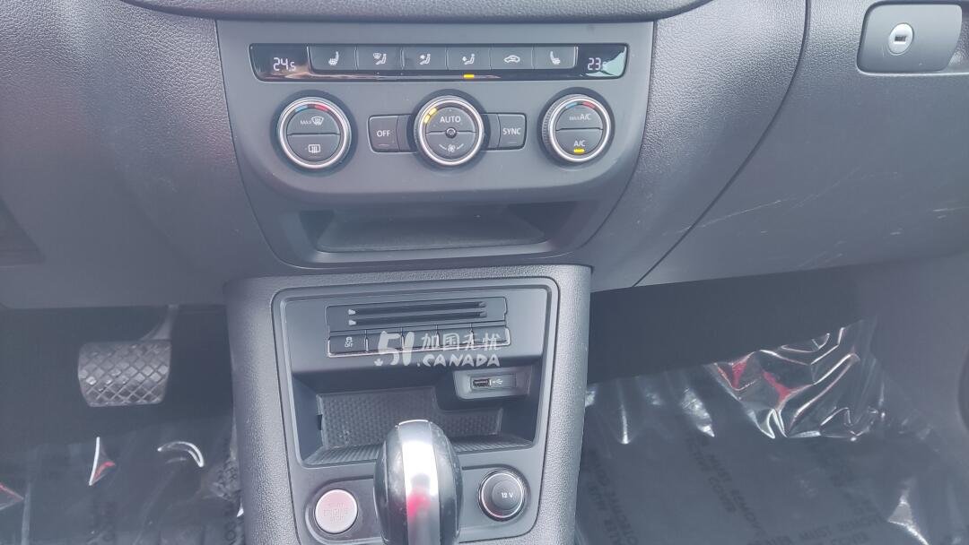 2016 Volkswagen Tiguan view 10