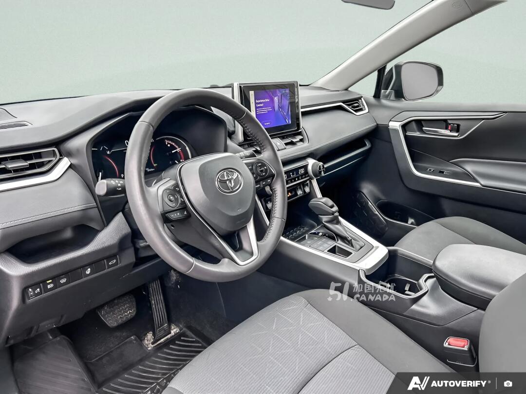 2025 Toyota RAV 4 view 5