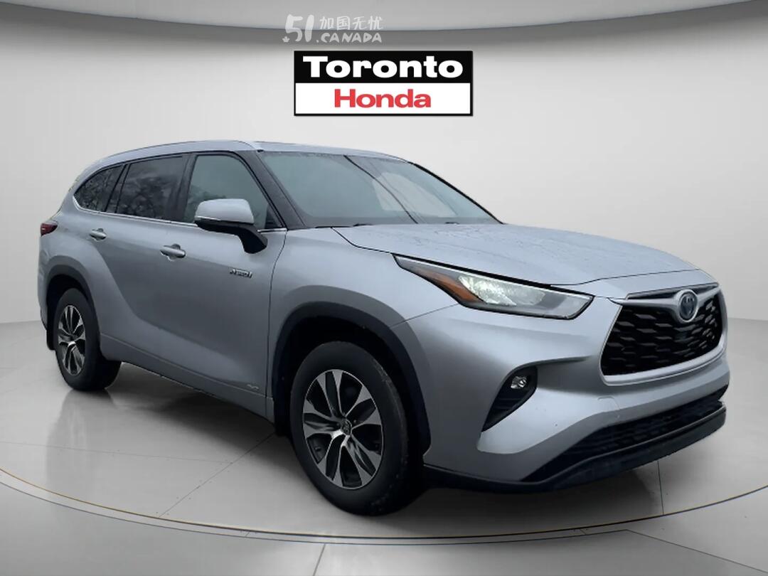 2020 Toyota Highlander view 2