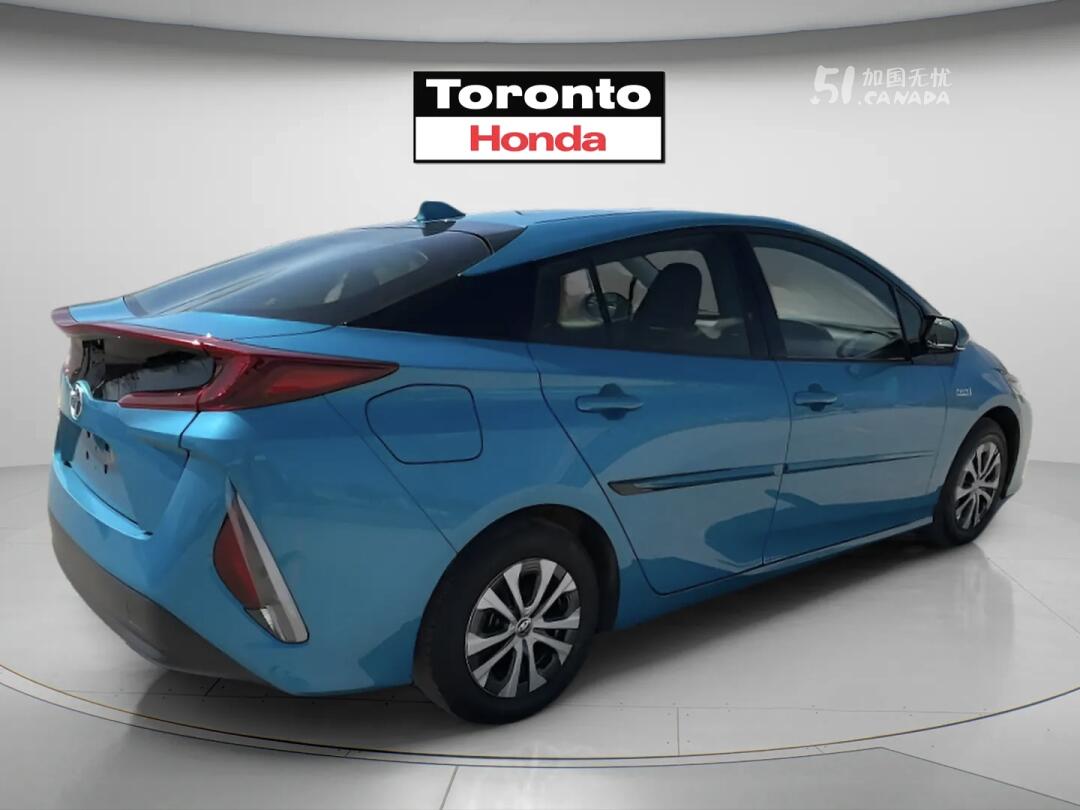 2020 Toyota Prius Prime view 4