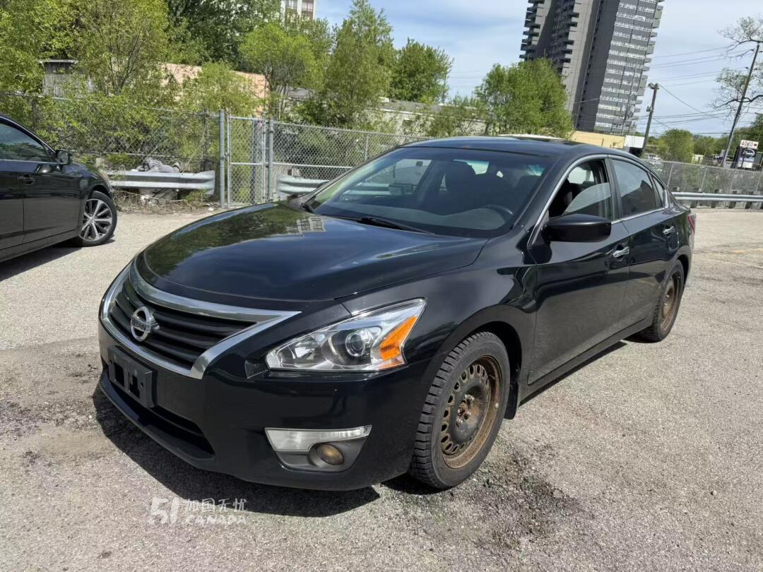 2013 Nissan Altima view 1