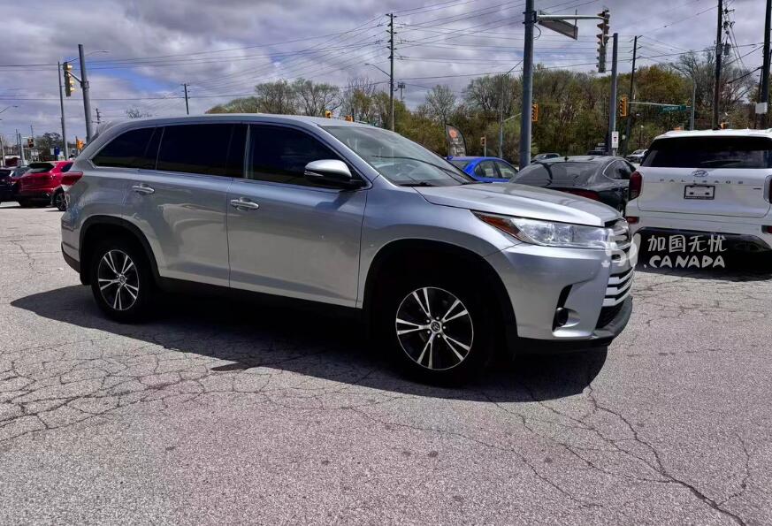 2019 Toyota Highlander view 9