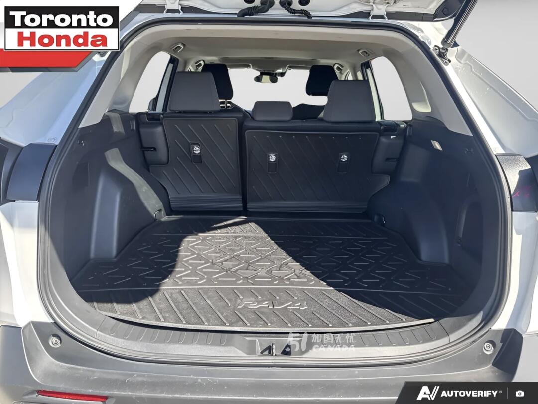 2023 Toyota RAV 4 view 10