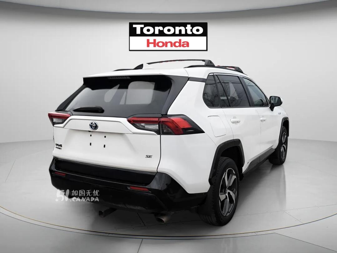 2021 Toyota RAV 4 view 3