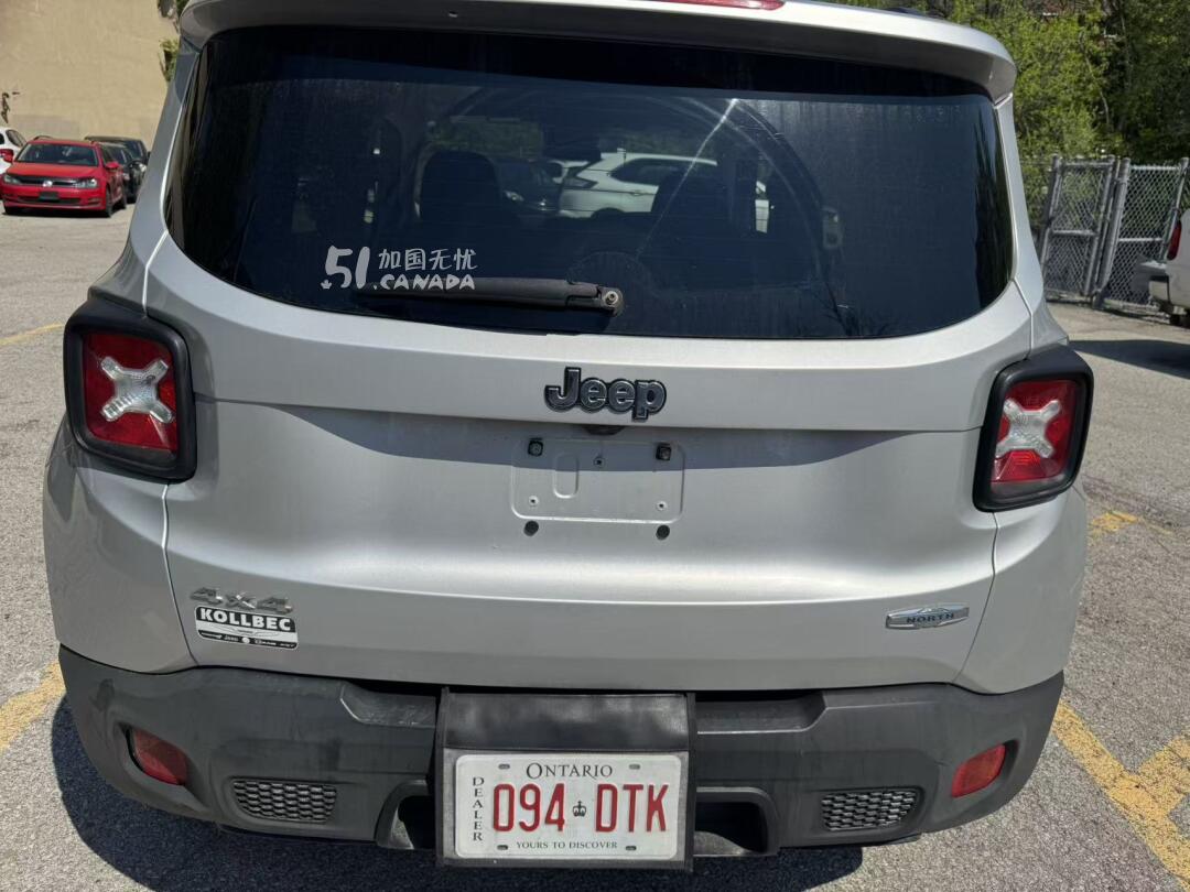 2015 Jeep Renegade view 5