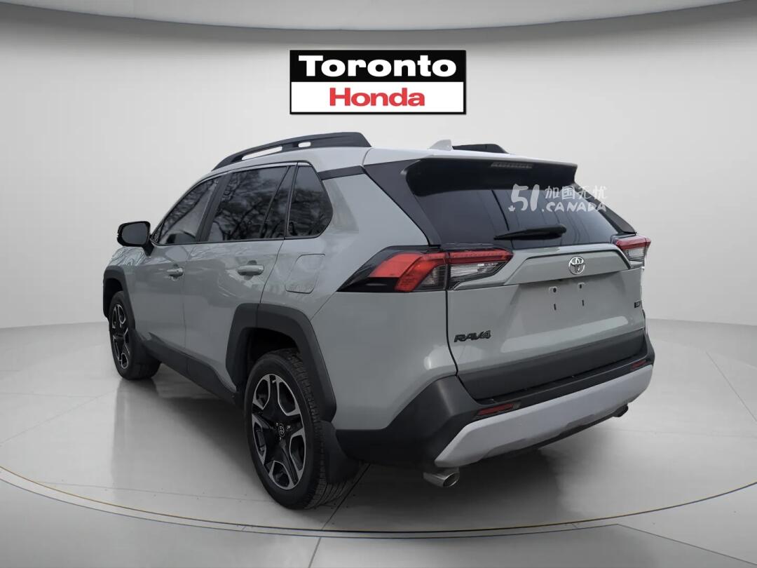 2021 Toyota RAV 4 view 3