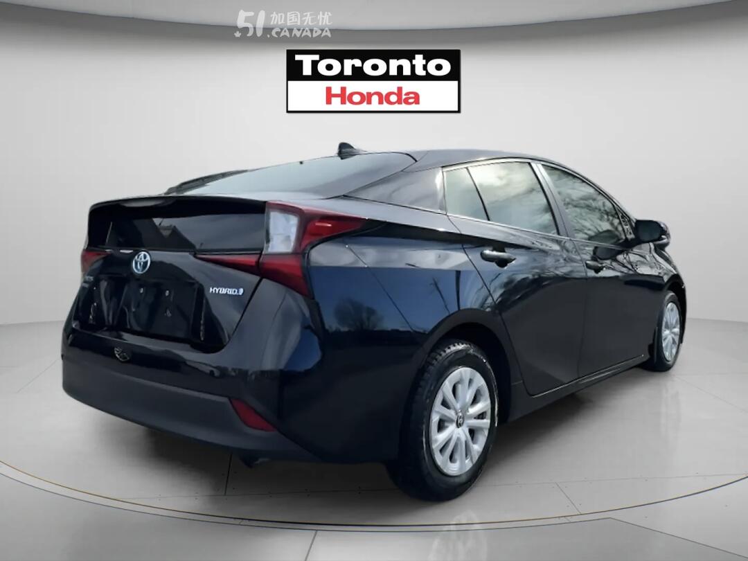 2022 Toyota Prius view 4