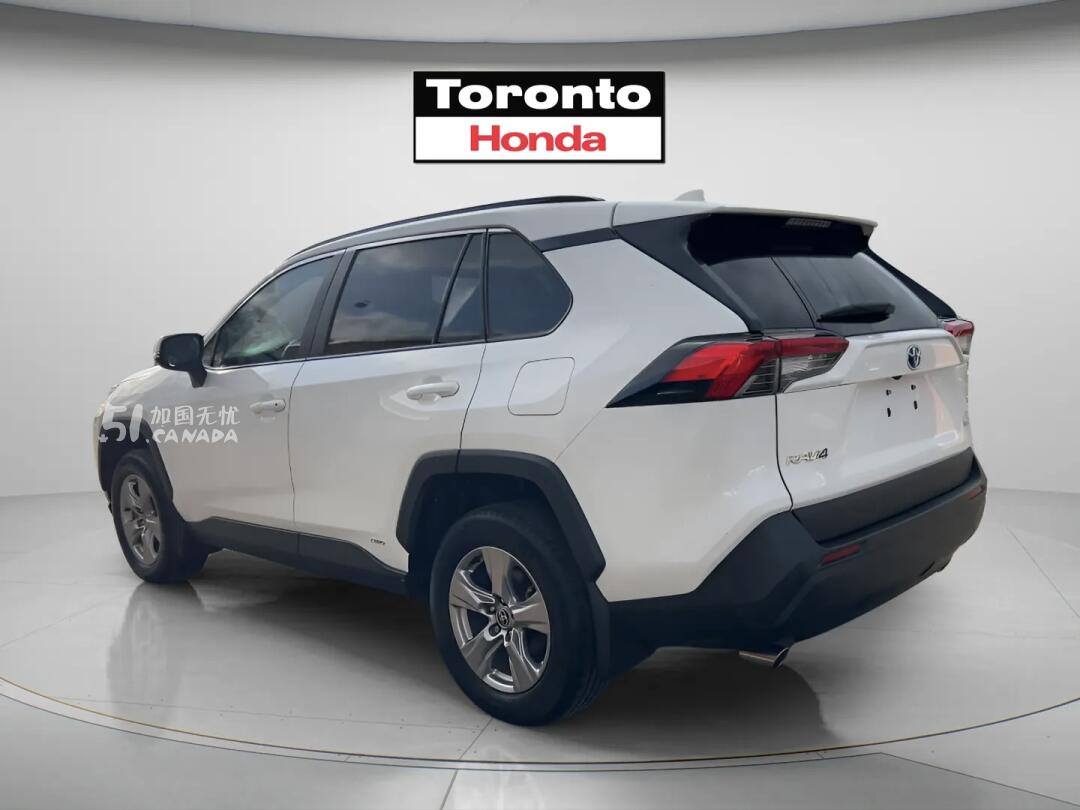 2024 Toyota RAV 4 view 3