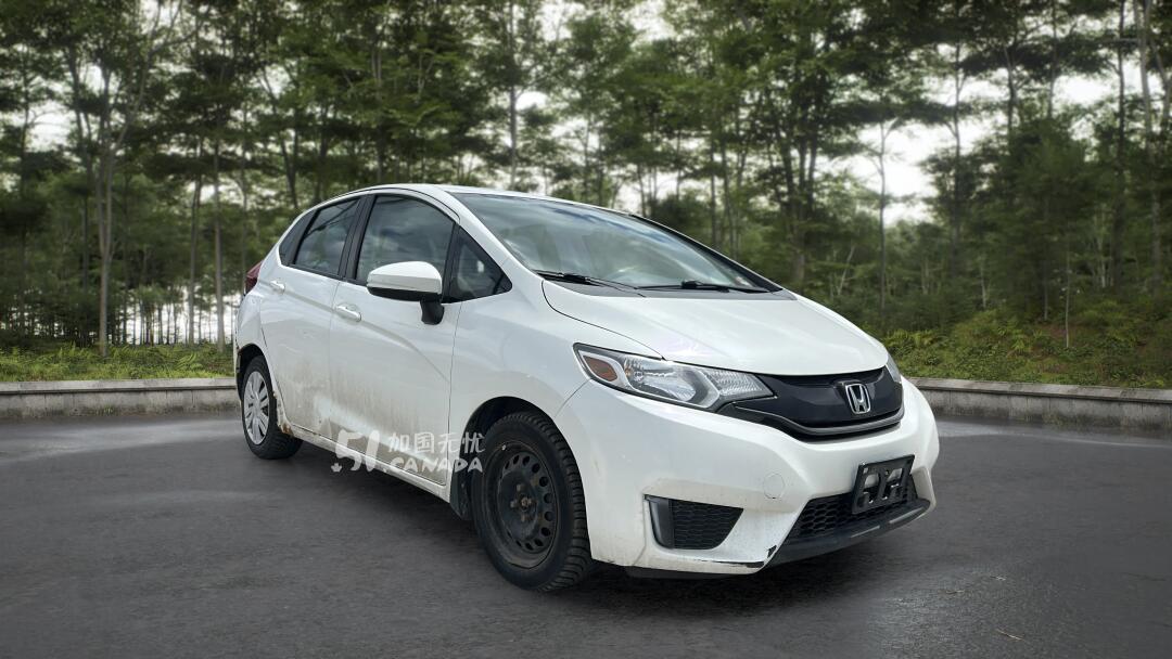 2015 Honda Fit view 1