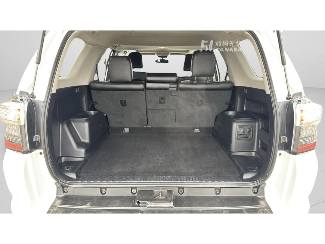 2017 Toyota 4-Runner view 8