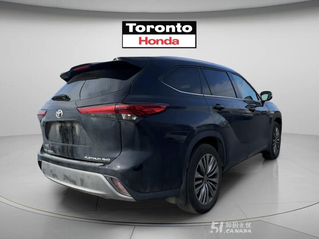2023 Toyota Highlander view 3