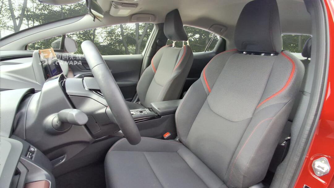 2025 Toyota Prius view 6