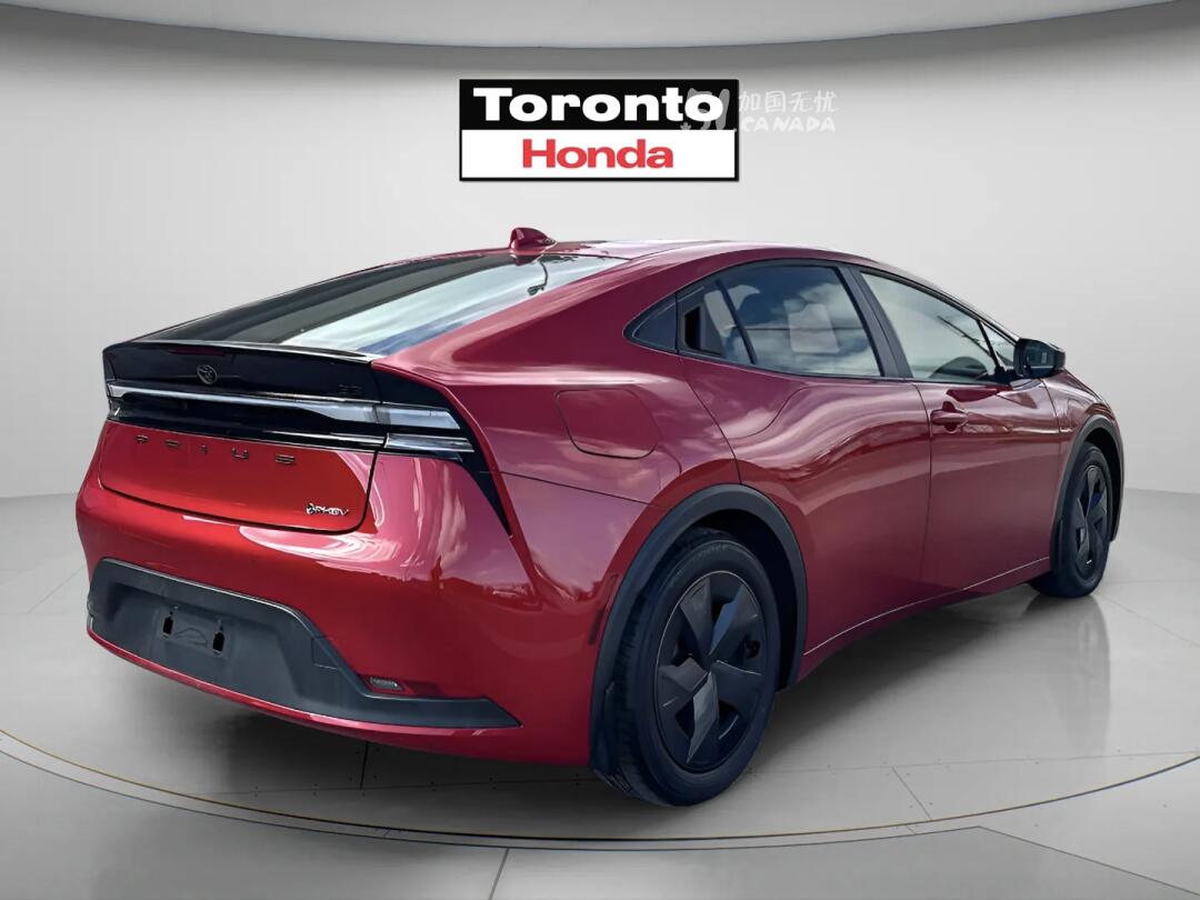 2025 Toyota Prius view 4
