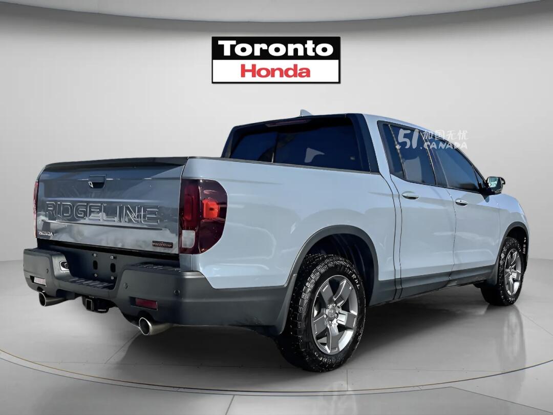 2025 Honda Ridgeline view 4