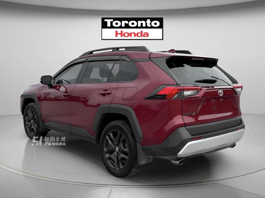 2022 Toyota RAV 4 view 4