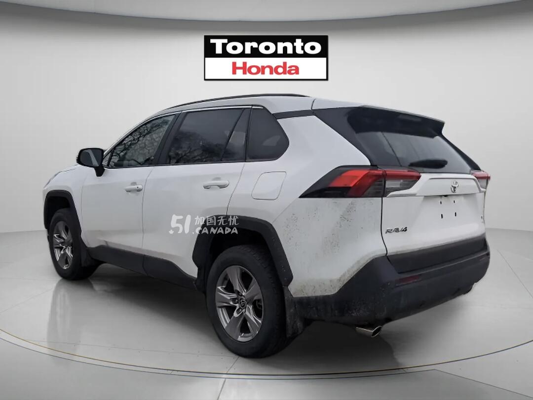 2025 Toyota RAV 4 view 4