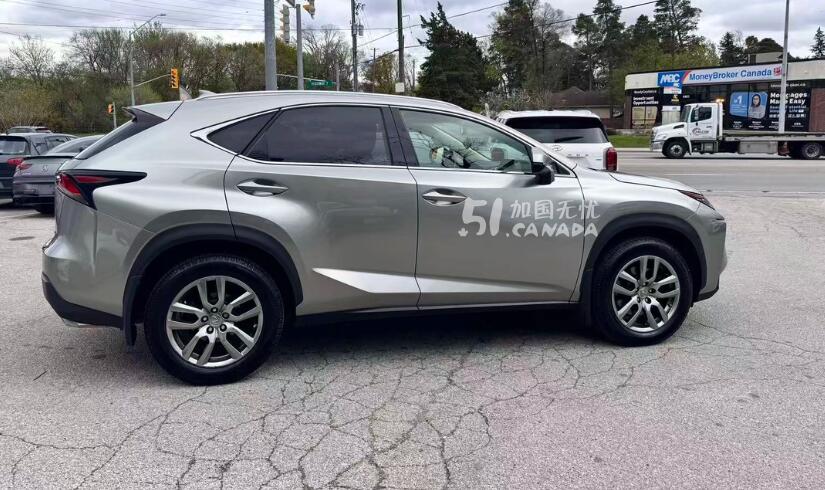 2016 Lexus NX 200t view 4