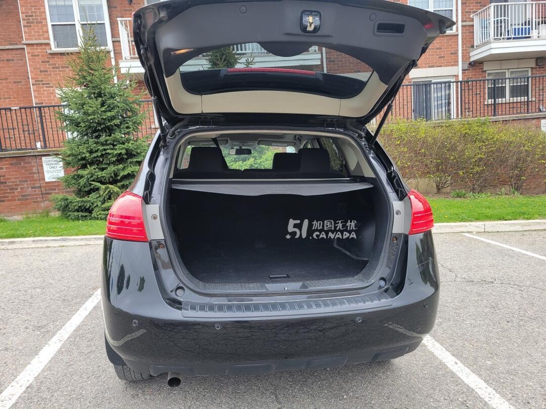 2013 Nissan Rogue view 4
