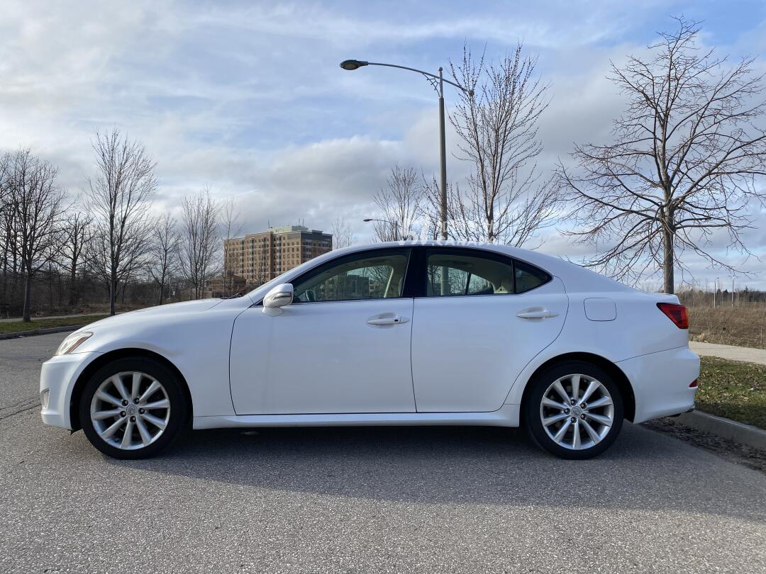 2009 Lexus IS 250 view 5