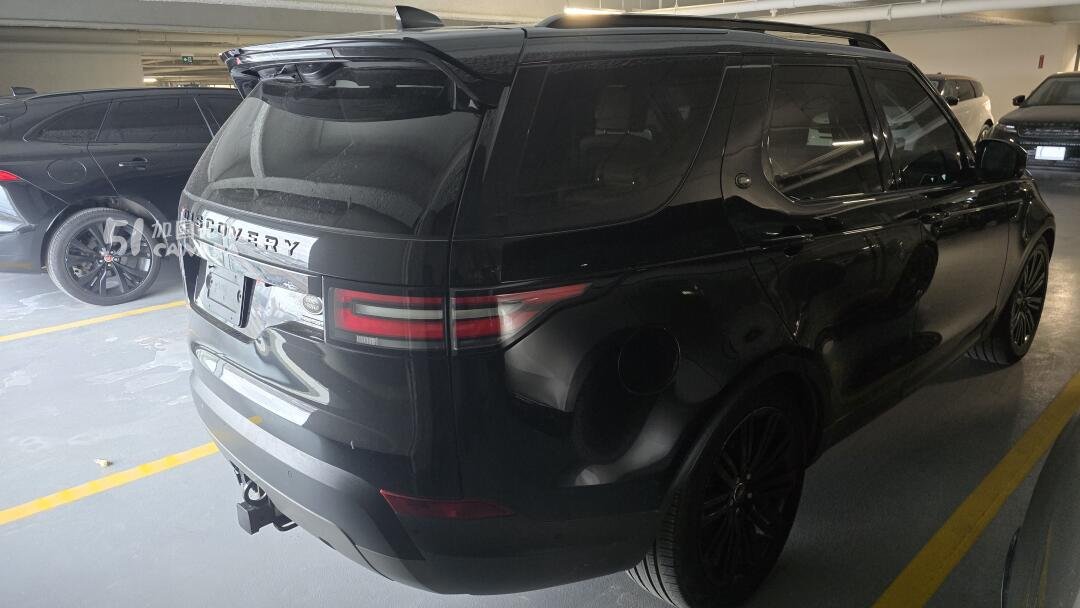 2017 Land Rover Discovery view 4