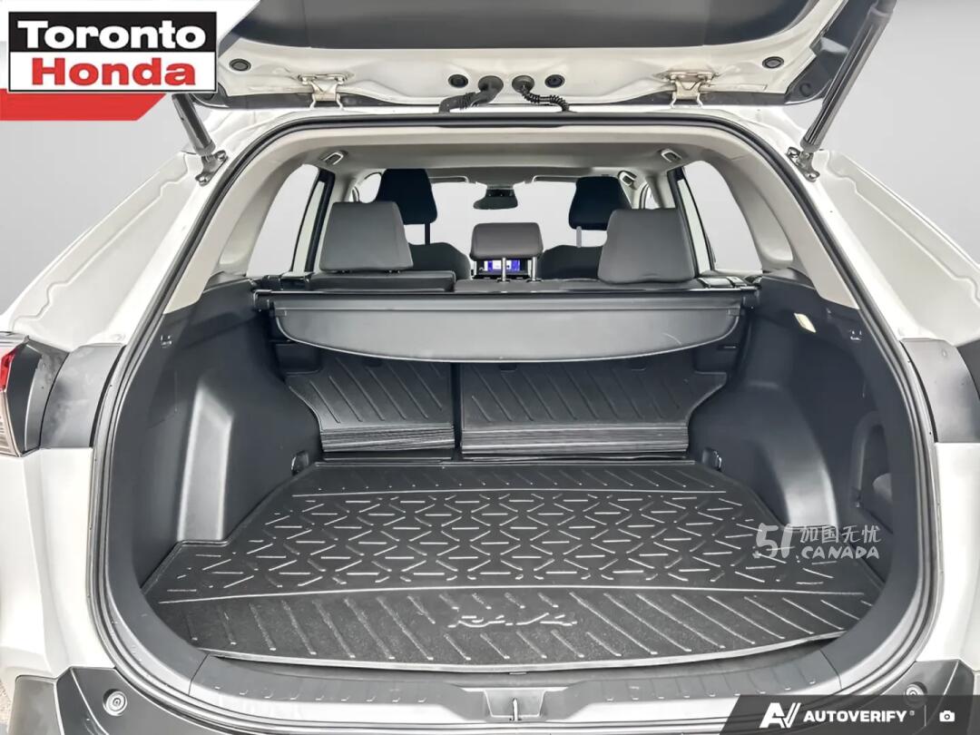 2023 Toyota RAV 4 view 10