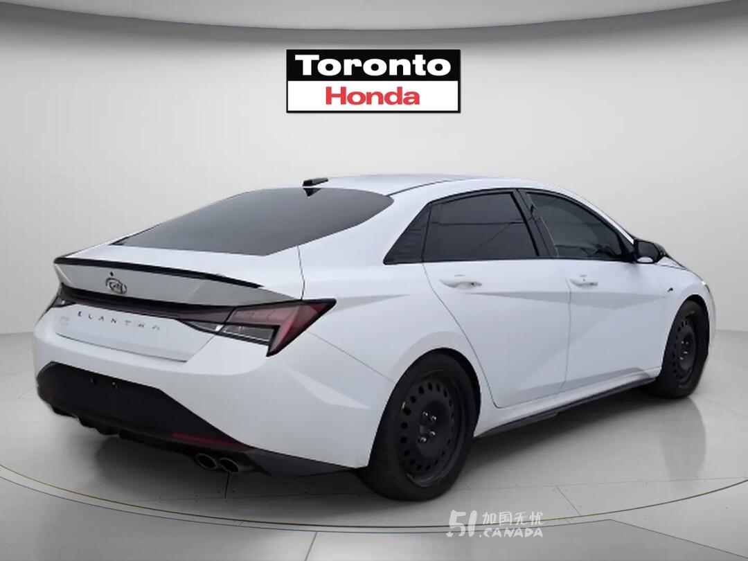 2023 Hyundai Elantra view 4