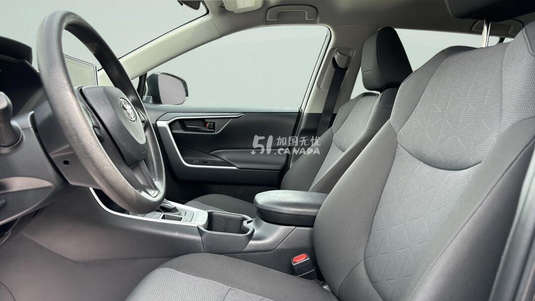 2025 Toyota RAV 4 view 5
