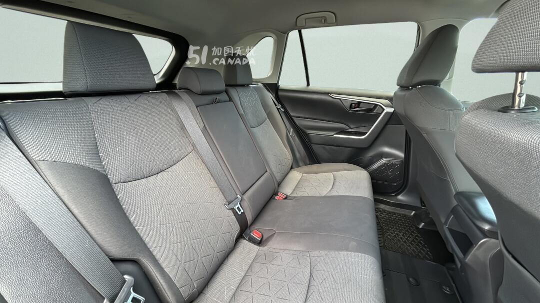2021 Toyota RAV 4 view 8