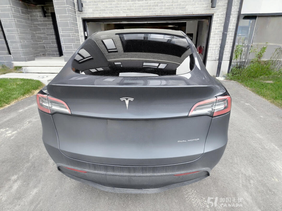 2023 Tesla Model Y view 3