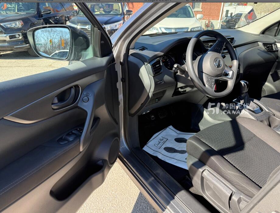 2019 Nissan Qashqai view 9
