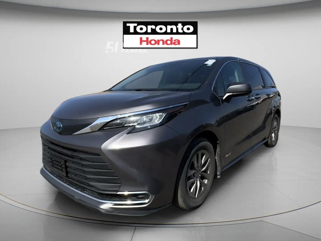 2021 Toyota Sienna view 1