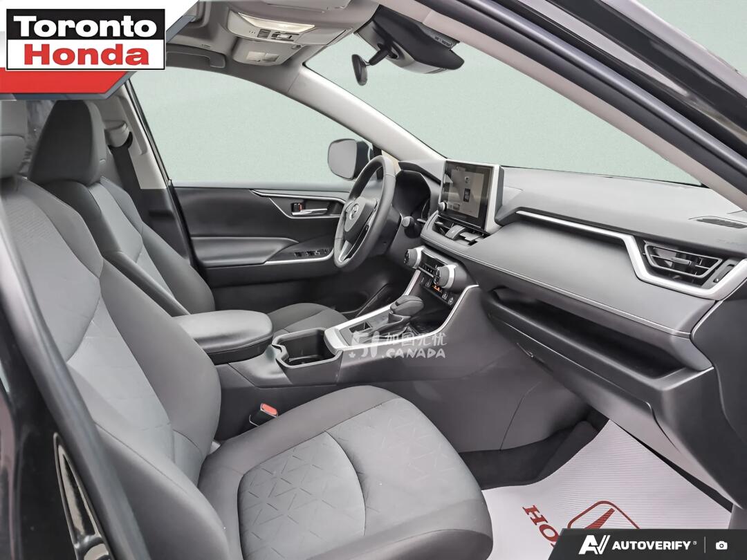 2024 Toyota RAV 4 view 7