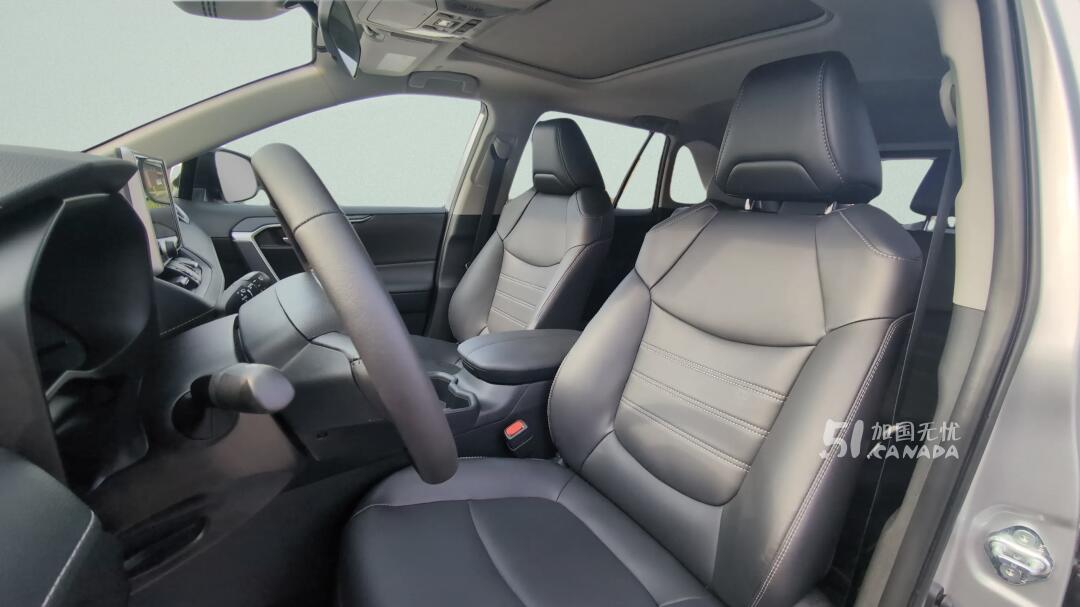 2025 Toyota RAV 4 view 5