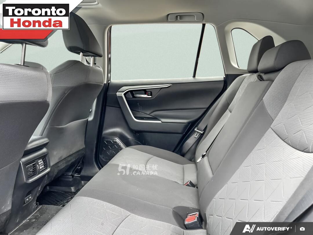 2022 Toyota RAV 4 view 9