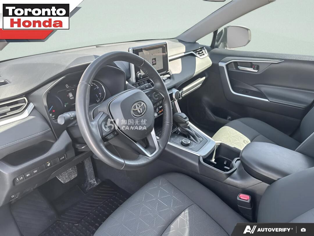 2023 Toyota RAV 4 view 5