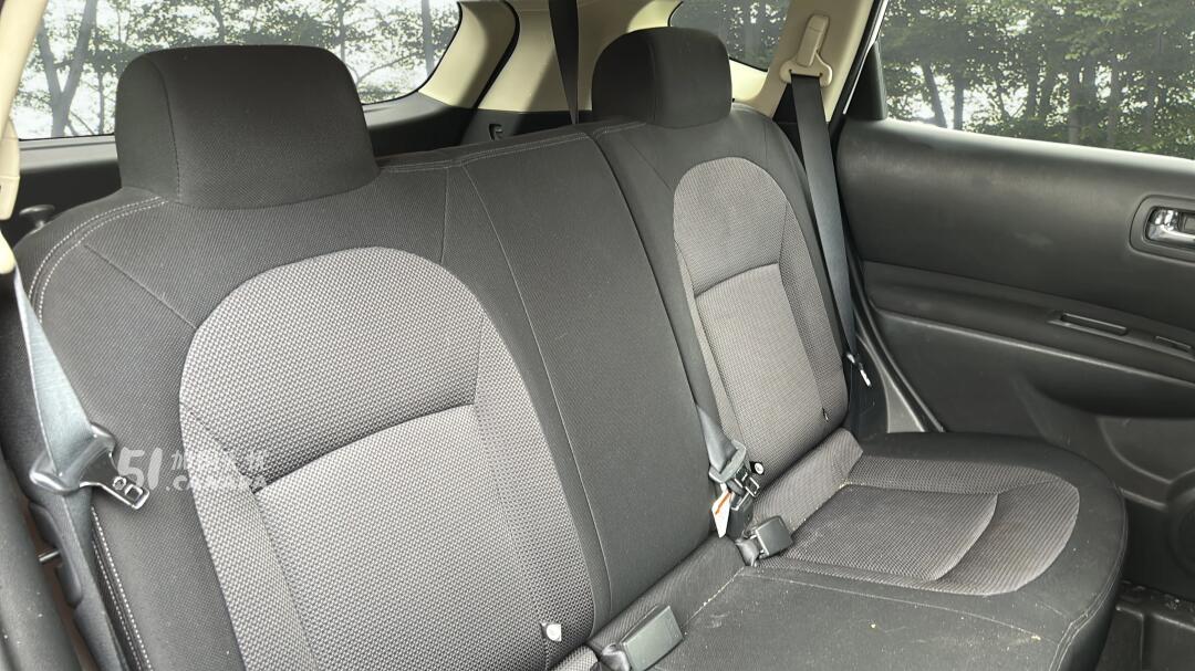 2010 Nissan Rogue view 8