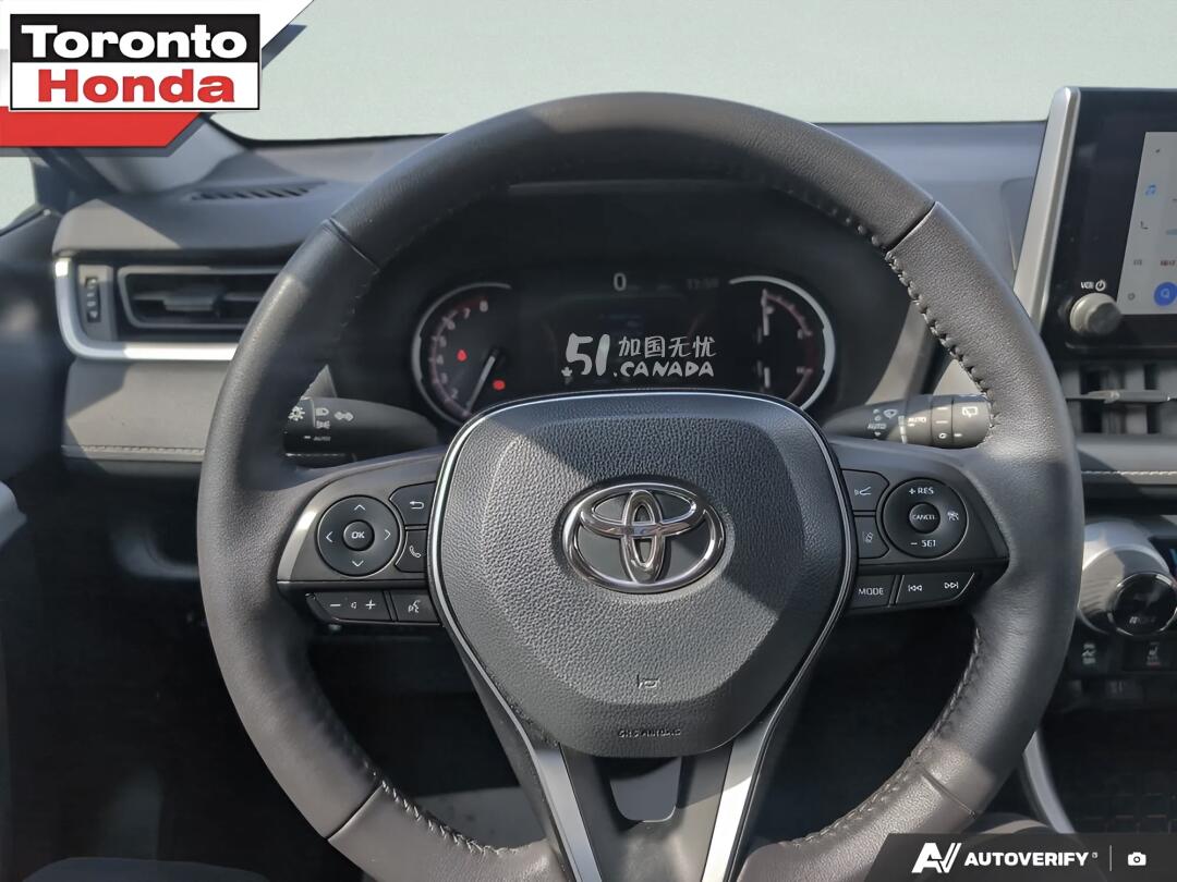 2024 Toyota RAV 4 view 6