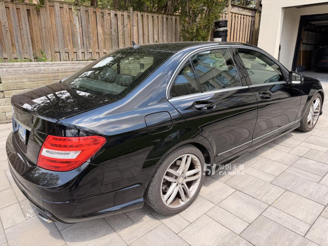 2013 Mercedes-Benz C-Class view 3
