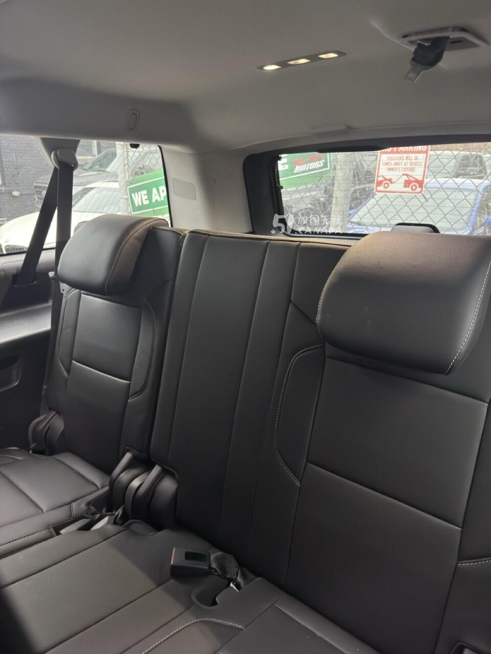 2018 Chevrolet Suburban view 10