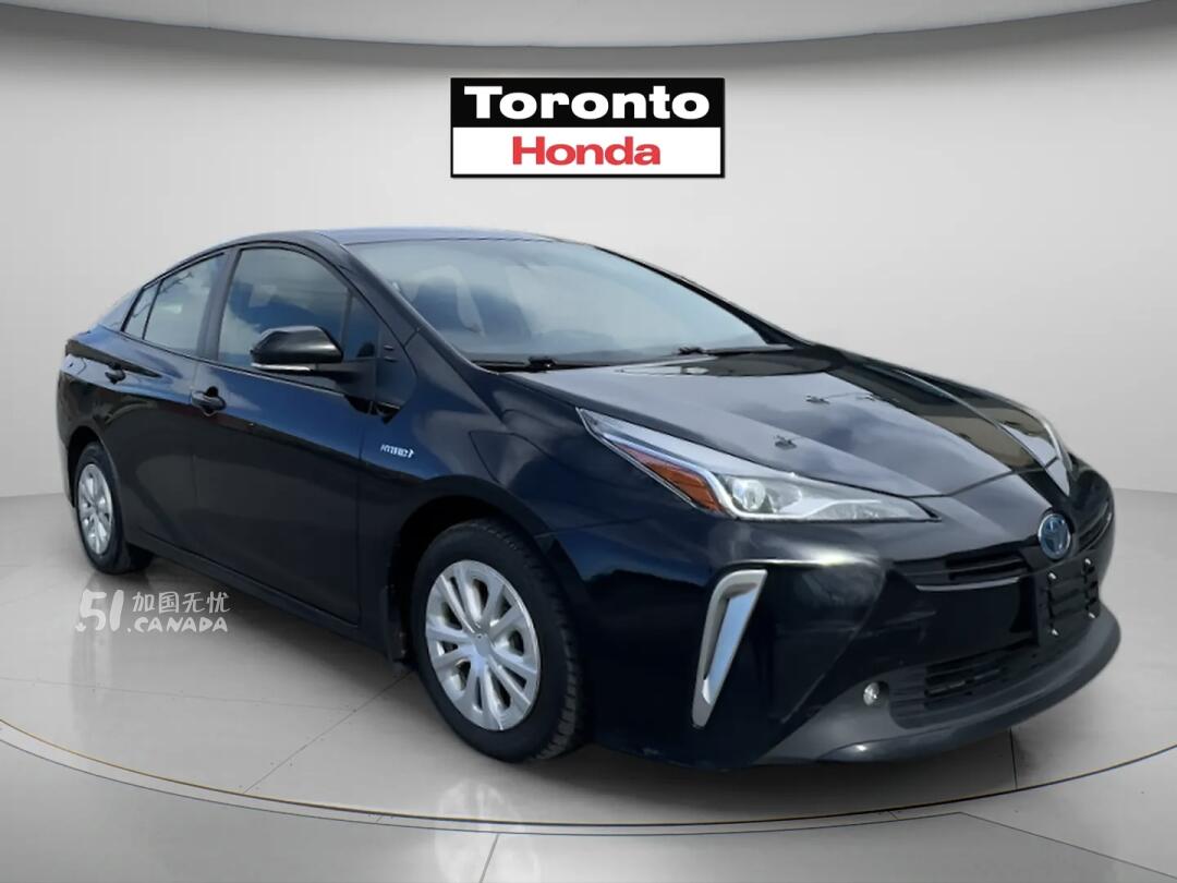 2022 Toyota Prius view 2