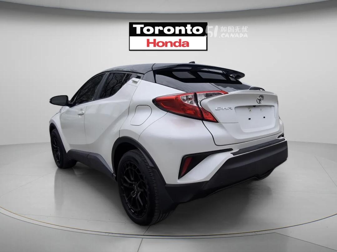 2019 Toyota C-HR view 4