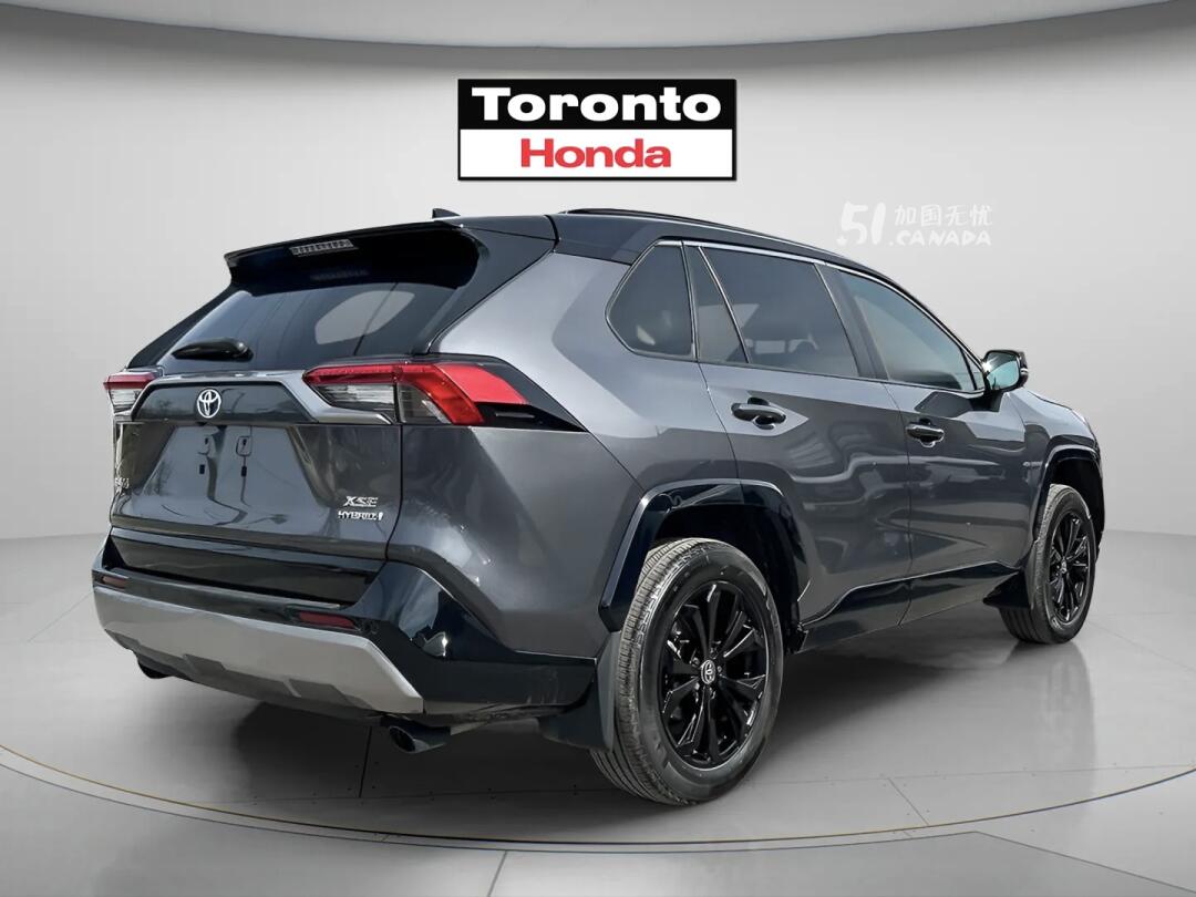 2022 Toyota RAV 4 view 3