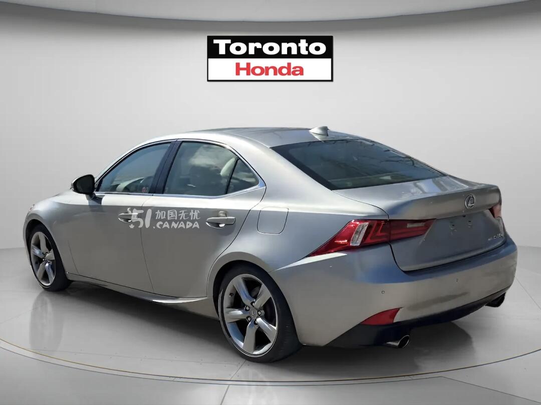 2015 Lexus IS view 3