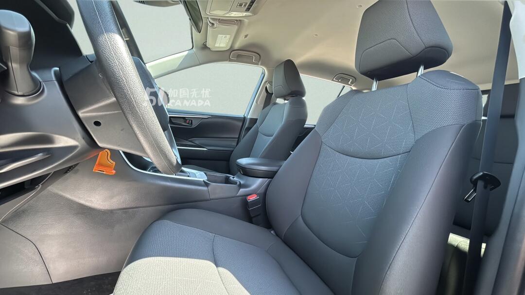 2024 Toyota RAV 4 view 6